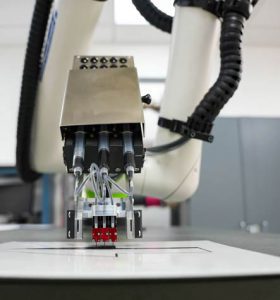 Collaborative Robot Integration, Blend human & robotic capabilities